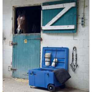 Photo de Malle horizontale roulante pour chevaux de selle bleu marine 