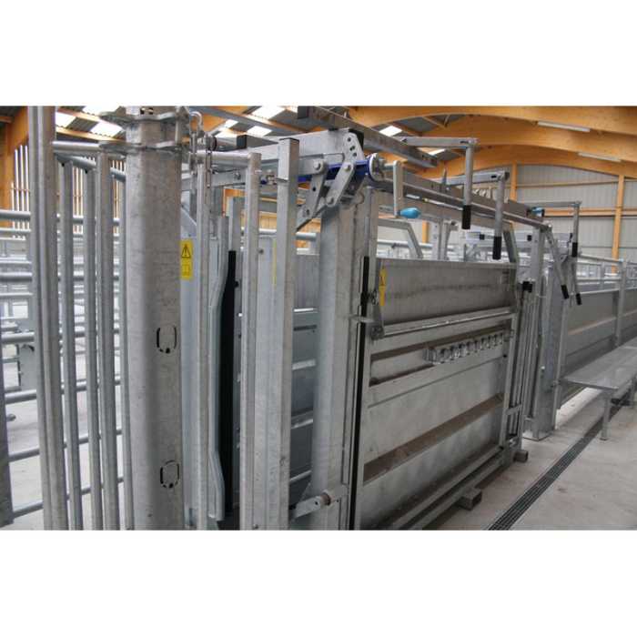 Cage de contention LVM - Panneaux tôlés - Parois largeur variable - Panneaux latéraux tôlés