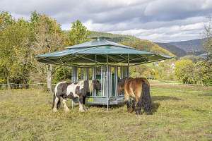 Photo de Toit pour râtelier bioclimatique, pour tous les râteliers carrés Pro